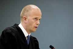 Soud s Breivikem - žalobce Svein Holden