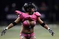 Ženský americký fotbal ve spodním prádle (Lingerie Football League)