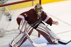 Gólman Smith bez lapačky v utkání s Los Angeles