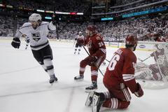 Richards slaví gól v utkání Los Angeles s Phoenixem