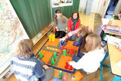 Josef Dobeš na návštěvě škol