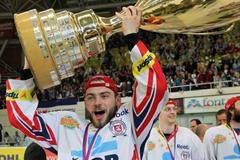 Vítěz hokejové extraligy, Pardubice, přebírají pohár