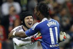 Petr Čech a Didier Drogba slaví vítězství ve finále Ligy mistrů Bayern - Chelsea