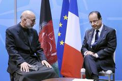 Hollande s Karzaím na summitu NATO