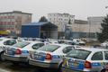 Policie ukrývá za zdí desítky nových policejních aut