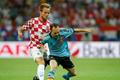 Euro 2012: Španělsko - Chorvatsko, souboj Andrese Iniesty a Ivana Rakitiče