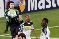 Semifinále LM: Barcelona - Chelsea (Zákrok Petra Čecha)