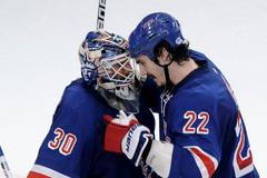 Boyle a Lundqvist po zápase NY Rangers - New Jersey Devils