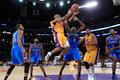 Kobe Bryant, basketbalista Los Angeles Lakers v utkání NBA proti Oklahomě