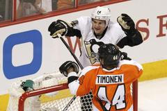 Philadelphia - Pittsburgh (Chris Kunit, gól, radost, Bryzgalov, Timonen)