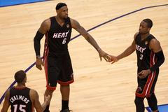 Radost hráčů Miami v druhém finále NBA proti Oklahomě