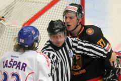 Přípravný zápas, hokej: Česko - Německo (Lukáš Kašpar a Patrick Reimer)