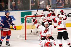 Hráči New Jersey se radují z první výhry ve finále konference nad Rangers