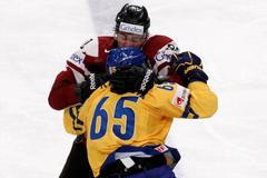 Bitka Karlssona s Jassem v zápase Švédsko - Lotyšsko