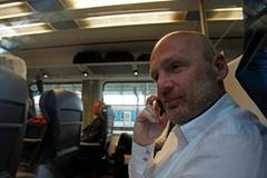 Michal Bílek ve vlaku na pražském hlavním nádraží před odjezdem na Euro 2012