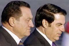 Dva padlí diktátoři z Blízkého východu: Husní Mubarak a Zin Abidín bin Alí.