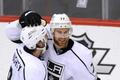 Carter a Doughty se radují v zápase Phoenix Coyotes - LA Kings