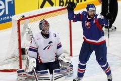 Handzuš slaví gól v zápase Slovensko - Francie