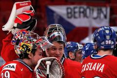 Mrázek a Štěpánek se radují po zápase Česko - Německo