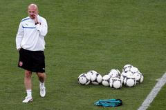 Michal Bílek při tréninku před Eurem 2012