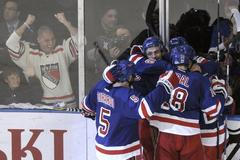 Radost hráčů Rangers v zápase NY Rangers - New Jersey Devils
