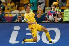 Andrej Ševčenko slaví gól v utkání Švédsko - Ukrajina na Euru 2012.