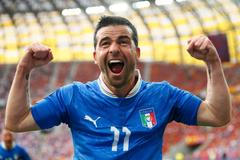 Antonio Di Natale slaví svůj gól v utkání základní skupiny mezi Španělskem a Itálií na Euru 2012