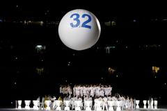 Fotbalisté Realu Madrid slaví 32. ligový titul (s pohárem kapitán Casillas)