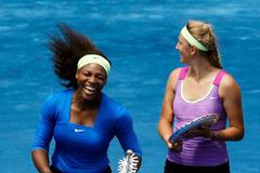 Serena Williamsová (vlevo) a Victoria Azarenková