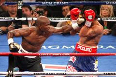 Manny Pacquiao a Timothy Bradley v souboji welterova váhy o titul mistra světa WBO