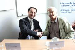 Laserová operace šedého zákalu