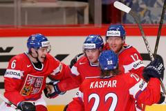 Mojžíš, Petružálek, Novotný a Kašpar slaví gól v síti Česka