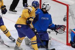 Krüger dává gól Bellisimovi v utkání Švédsko - Itálie