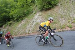 Bradley Wiggins před Cadelem Evansem