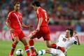 Sergej Ignaševič, Jurij Žirkov a Tomáš Rosický v utkání Ruska s Českou republikou na Euru 2012.