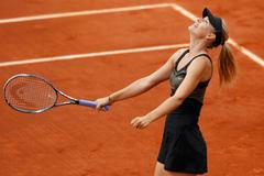 Maria Šarapovová se raduje z postupu do semifinále French Open