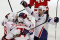 Radost francouzských hokejistů v utkání proti Švýcarsku