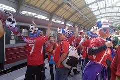 Čeští fanoušci před odjezdem do Vratislavi během prvního dne Eura 2012.