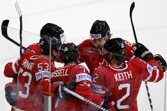Radost kanadských hráčů v utkání proti Finsku