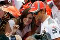 Jenson Button s fanoušky v Katalánsku