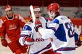 Radost Medveděva a Širokova po vstřeleném gólu v utkání Rusko - Dánsko