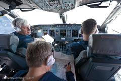 Posádka havarovaného letounu Suchoj v kokpitu