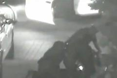 Kalifornští policisté ubili postiženého bezdomovce