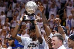 Kevin Durant a Oklahoma slaví vítězství v Západní konferenci