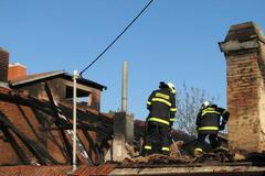 Požár domu a stodoly v Deblíně