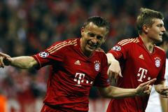 Bayern - Marseille: Olič a Kroos slaví gól (oslava)