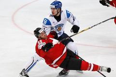 Střet Jarvinena a Romyho v utkání Švýcarsko - Finsko