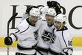 Dustin Brown a Los Angeles Kings se radují z branky
