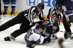 Roman Polák (v modrém) v pěstním souboji s Braunem