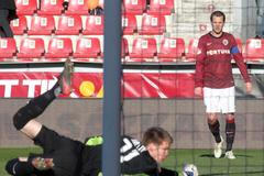 Sparta - Příbram (Vaclíka inkasuje gól, přihlíží Matějovský)